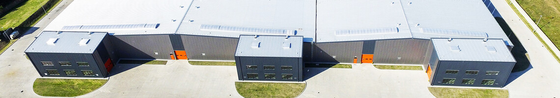 Nouveau site industriel avec bâtiment de production en structure métallique